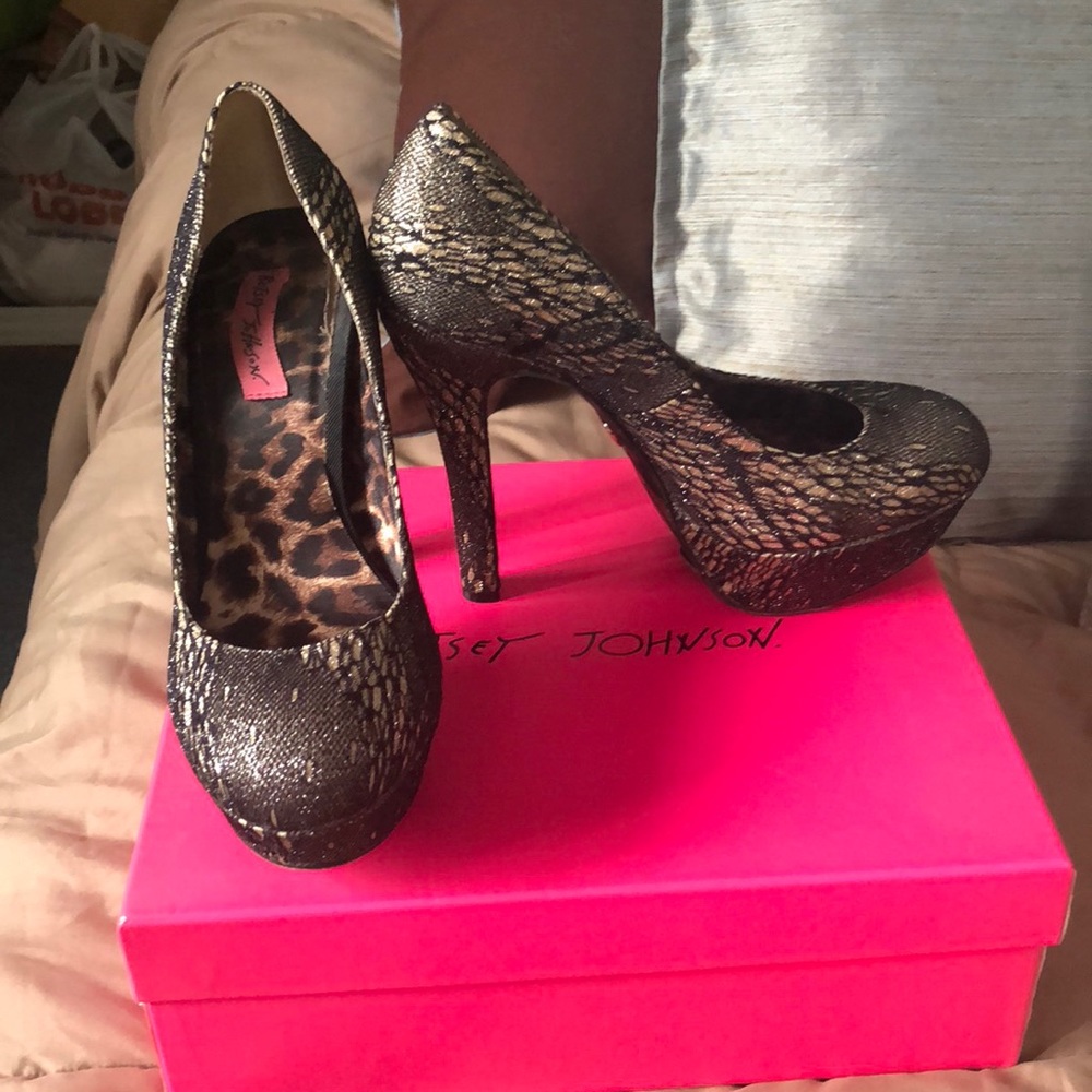 Women’s shoes